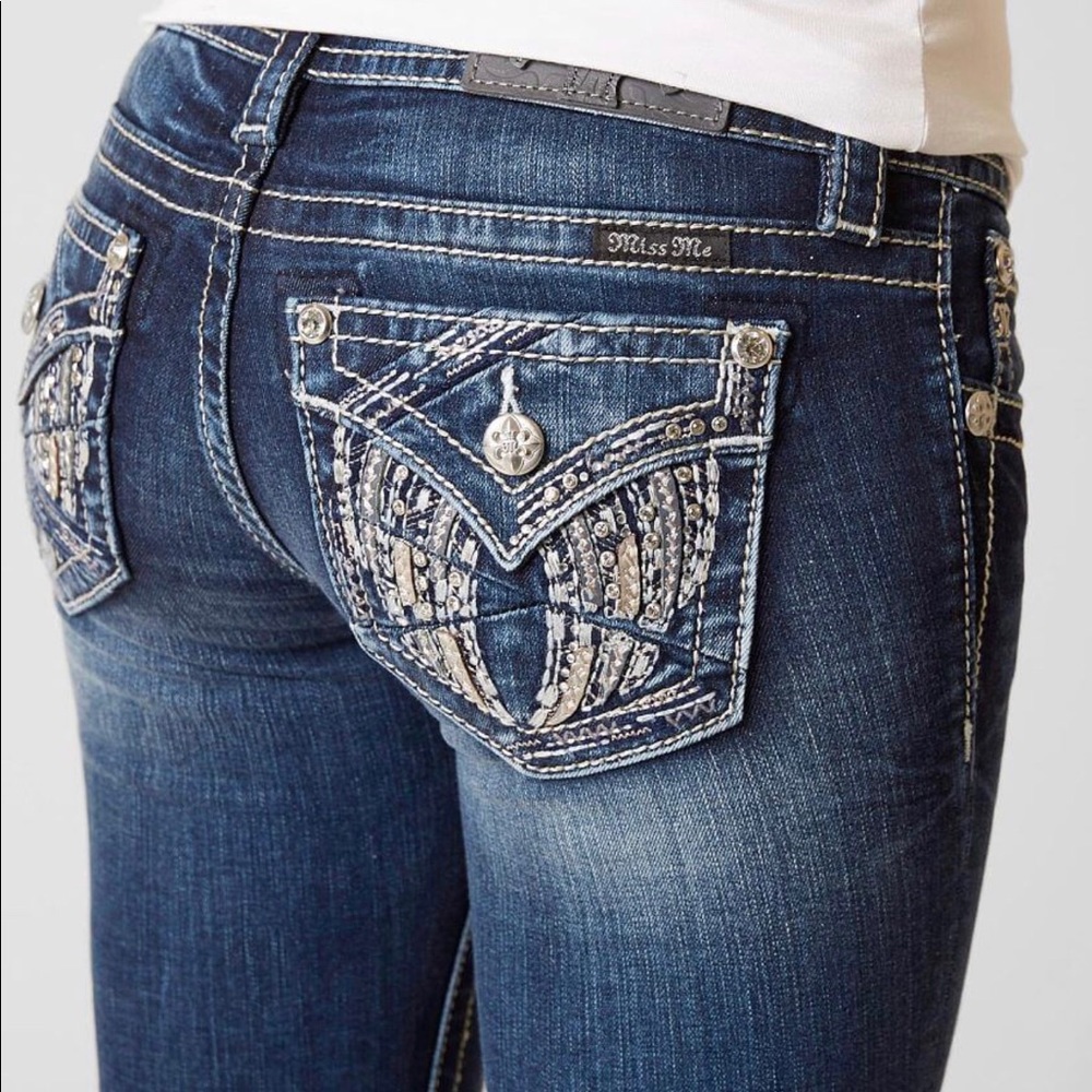 NWOT: Buckle Miss Me Signature Boot Cut Jeans